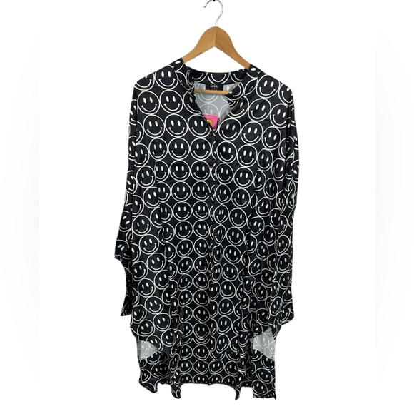 Dressed in Lala Satin Playsuit Set Black & White
Smiley Face Print size medium - Picture 4 of 16